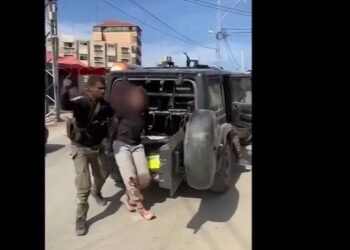 Fusilar niños delante de sus padres, o al revés: así torturan los yihadistas de Hamas a los presos israelíes