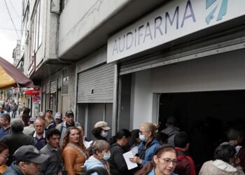 Escasez de medicamentos agrava crisis de la salud pública generada por Petro