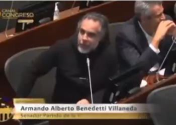 Benedetti Cantándole la tabla a Petro cuando ambos eran Senadores. Véase visto.