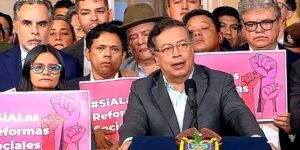 Petro amenaza con un estallido social si no se someten a consulta sus reformas