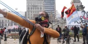 El Manual del Golpe Blando: estrategias para la desestabilización
