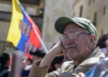 Colombia en caída libre: escándalos diarios y un Gobierno en caos