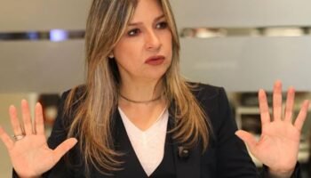 ‘Petro está convirtiendo la economía en una bomba de tiempo’: Vicky Dávila