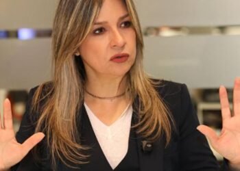 ‘Petro está convirtiendo la economía en una bomba de tiempo’: Vicky Dávila