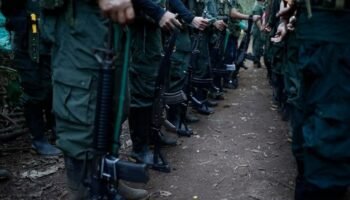 Duro relato de víctimas de las Farc que vieron cómo el ‘Mono Jojoy’ y ‘Tirofijo’ abusaban de niñas: “Las emborrachaban y se las echaban al hombro”