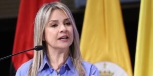 Vicky Dávila sacó lista de los senadores “de doble moral” que respaldaron la consulta popular: “Se vendieron”