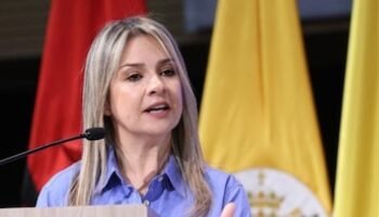 Vicky Dávila sacó lista de los senadores “de doble moral” que respaldaron la consulta popular: “Se vendieron”