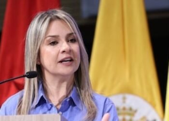 Vicky Dávila sacó lista de los senadores “de doble moral” que respaldaron la consulta popular: “Se vendieron”