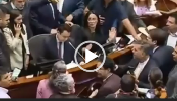 Con manoteo y gritos, así fue la explosiva reacción de Armando Benedetti ante el hundimiento de la consulta popular