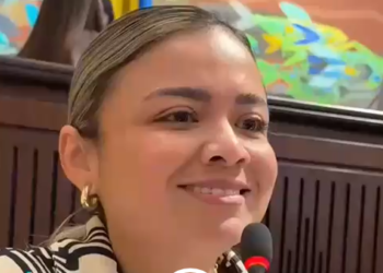 Lina Garrido, gobernadora Arauca. Oremos por esta congresista de la oposición y por su familia, amenazados de muerte.
