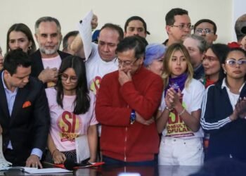 ¿Reelección en cuerpo ajeno? Las intenciones de Petro con su llamado a las calles