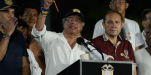 Petro asegura que apoyará al pueblo “si toca ir a huelga indefinida” por consulta popular