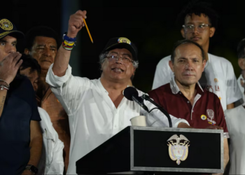 Petro asegura que apoyará al pueblo “si toca ir a huelga indefinida” por consulta popular
