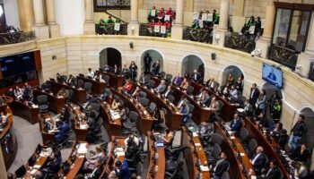 Colombia tiene el segundo mayor riesgo político y la segunda aprobación presidencial más baja de la región