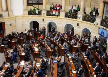 Colombia tiene el segundo mayor riesgo político y la segunda aprobación presidencial más baja de la región