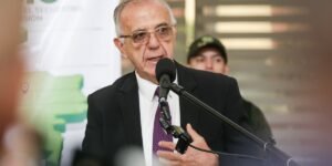 Guatemala solicita la extradición del exministro Iván Velásquez y la fiscal Luz Adriana Camargo