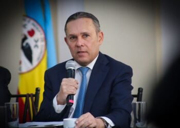 Efraín Cepeda le lanza advertencia a Petro si firma decreto de consulta popular