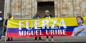 “¡Fuera Petro!”: la arenga que volvió a resonar, esta vez, durante la Marcha del silencio tras atentado contra Miguel Uribe