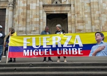“¡Fuera Petro!”: la arenga que volvió a resonar, esta vez, durante la Marcha del silencio tras atentado contra Miguel Uribe