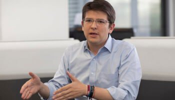 Senador colombiano y aspirante a la Presidencia, Miguel Uribe, herido de bala en un atentado