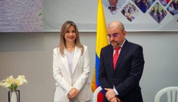 Sigue creciendo número de aspirantes presidenciales por firmas: ya son nueve