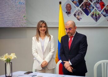 Sigue creciendo número de aspirantes presidenciales por firmas: ya son nueve