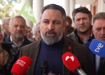 Abascal exige a Petro que «rinda cuentas» por sus «amenazas» y recuerda que PSOE y PP «le ponían literalmente alfombra roja»