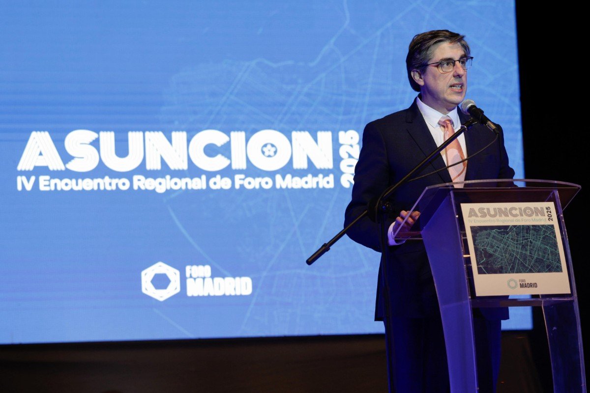 El director de la Fundación Disenso condena las prácticas matoniles de Petro