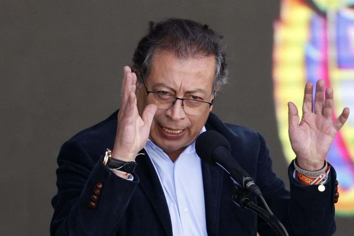 El presidente Gustavo Petro condicionó la permanencia de sus ministros a la firma del decreto que convoca la consulta popular. EFE/VANGUARDIA