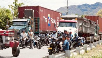 Día 3 del paro arrocero en Colombia: productores de Santander se unen a los bloqueos
