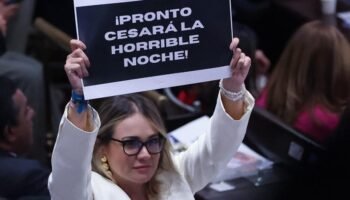 Entre gritos de ‘mentiroso’, Petro abandonó la instalación del Congreso