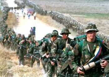 Grupos armados duplican su presencia en Colombia durante el gobierno Petro, según informe