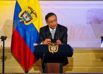 Petro profundiza su enfrentamiento con Netanyahu: ordena detener barcos que transporten carbón a Israel