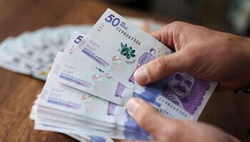 Déficit fiscal de Colombia a abril supera registros de la pandemia: gastos siguen disparados