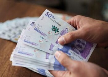 Déficit fiscal de Colombia a abril supera registros de la pandemia: gastos siguen disparados