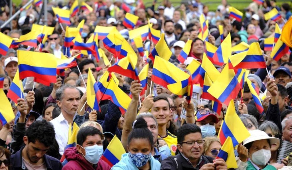 Mayoría de colombianos rechaza propuesta de Constituyente impulsada por el Gobierno Petro 60% de los colombianos creen que hay una ruptura institucional