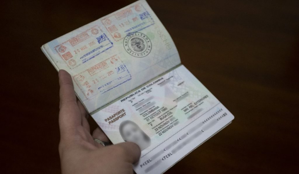 excancilleres a responder por asunto de pasaportes
