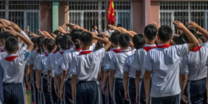 Exprofesores chinos explican cómo el PCCh ha politizado la educación para mantener su control