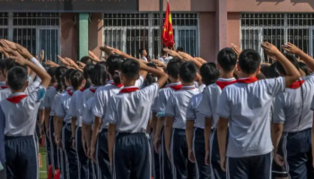 Exprofesores chinos explican cómo el PCCh ha politizado la educación para mantener su control