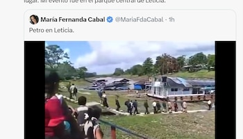 Asistentes a la conmemoración de la Batalla de Boyacá en Leticia gritaron “¡fuera, Petro!” a la llegada del presidente: el mandatario negó el hecho