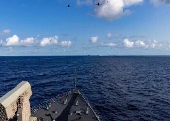 EE. UU. despliega buques de guerra frente a Venezuela en una de sus mayores operaciones militares en el Caribe