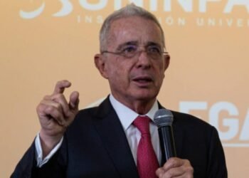 Tribunal ordena dejar en libertad al expresidente Álvaro Uribe tras fallo de tutela