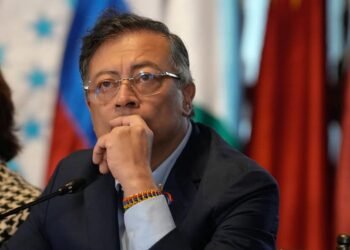 Magistrados del CNE concluyen que campaña de Petro superó topes de financiación