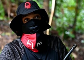Un soldado colombiano muerto y siete heridos en un ataque con dron del ELN