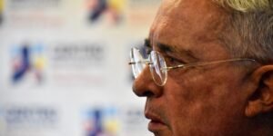 Condenado a doce años de prisión domiciliaria el expresidente colombiano Álvaro Uribe