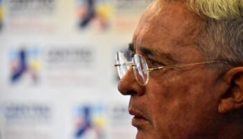Condenado a doce años de prisión domiciliaria el expresidente colombiano Álvaro Uribe