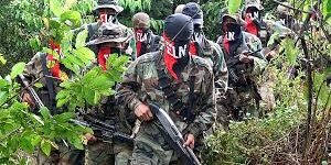Los confusos mensajes del Gobierno sobre los grupos armados en la ‘paz total’ tras ataque a helicóptero de la policía y atentado en Cali