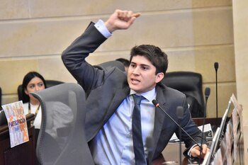 Wadith Manzur se habría beneficiado