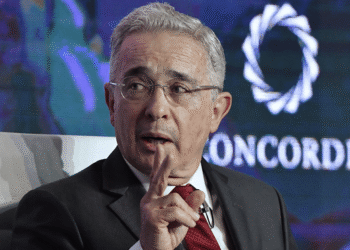 Uribe plantea una coalición en Colombia para elecciones de 2026