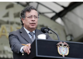 Petro ordena a Fuerzas Armadas de Colombia respaldar a Venezuela ante cualquier operación militar